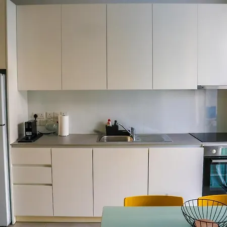 Luxury Apartment *